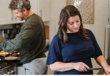 Žena podijelila neobično iskustvo: “Napravila sam pitu i tako saznala da me muž vara” - featured image